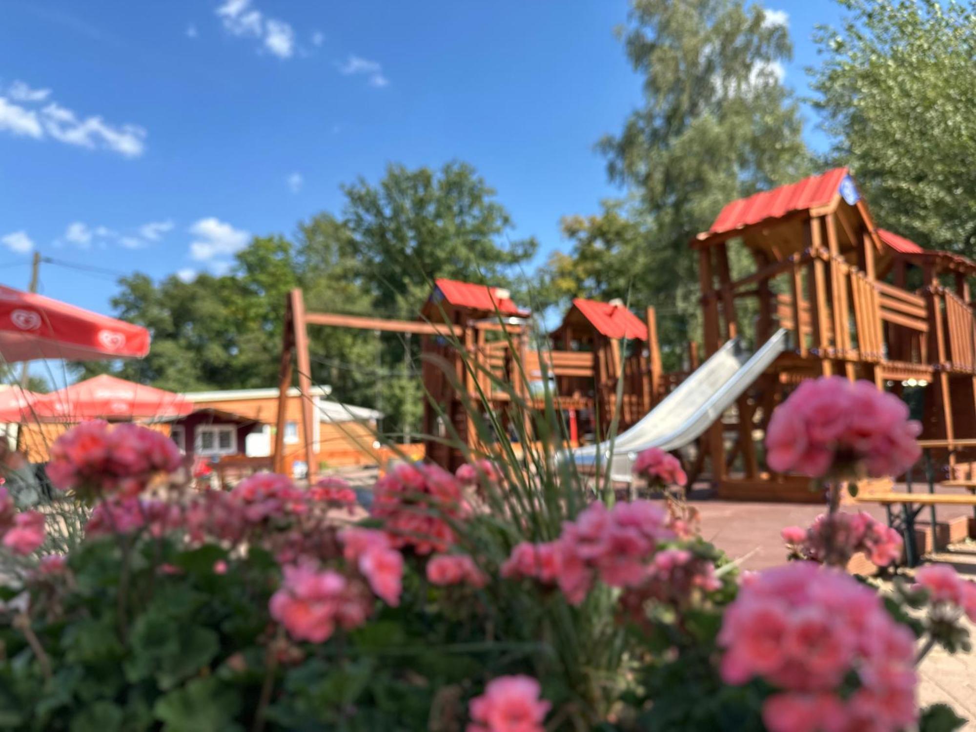 Ferien-& Erlebnispark Ploetzky Schonebeck  Exterior photo